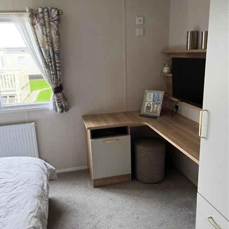 Ocean Breeze Villa Selsey Bagian luar foto